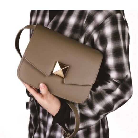 EMP. T Label crossbody bag - Picture 13 of 15